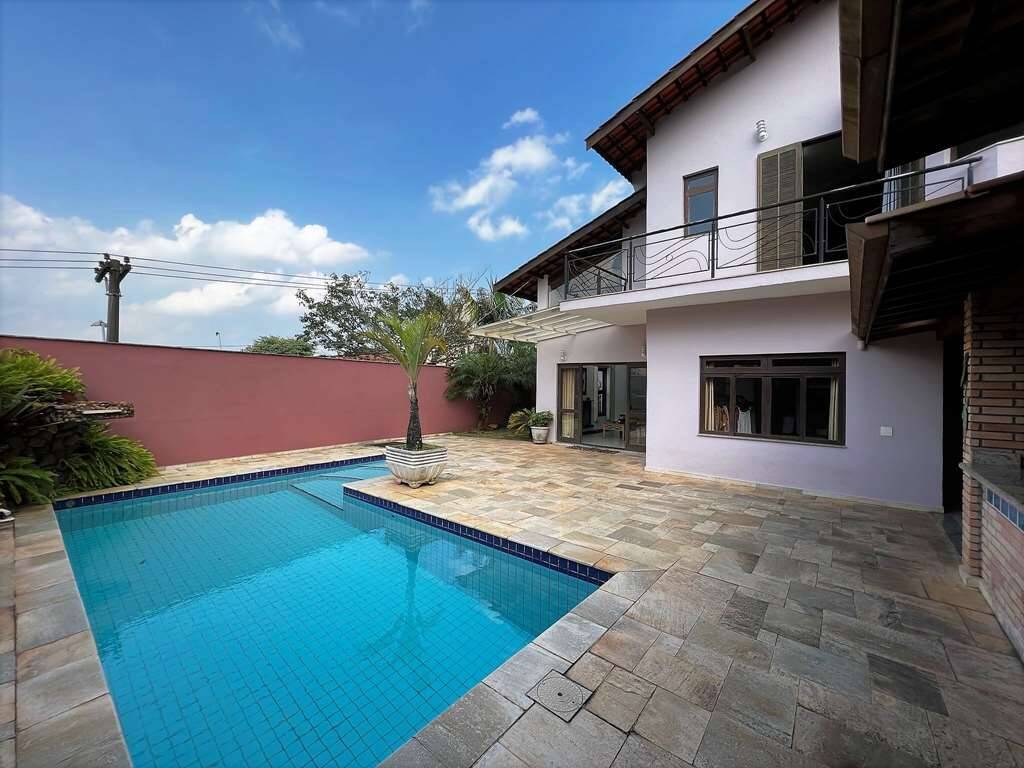 Ref.: 1040 - Casa em Cotia -3 suites - piscina